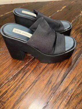 Steve Madden Black Chunky Platform Slide Sandals